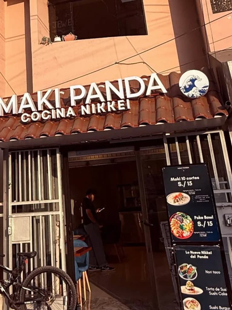 Fachada de la sede Av. Larco de Maki Panda en Trujillo