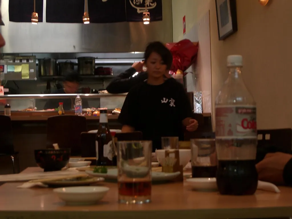 Preparación de makis en la barra